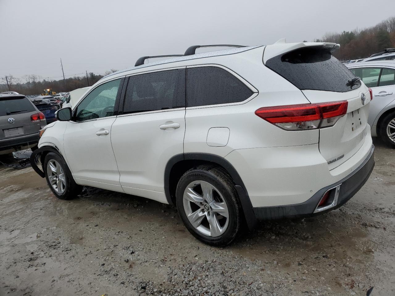 2018 Toyota Highlander - Image 2