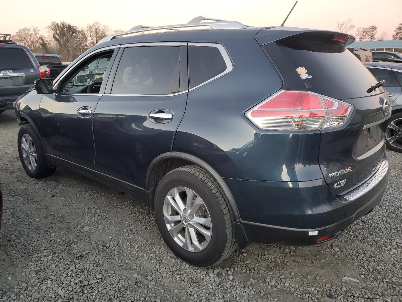 2016 Nissan Rogue - Image 2