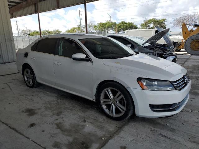 Sedans VOLKSWAGEN PASSAT 2014 White