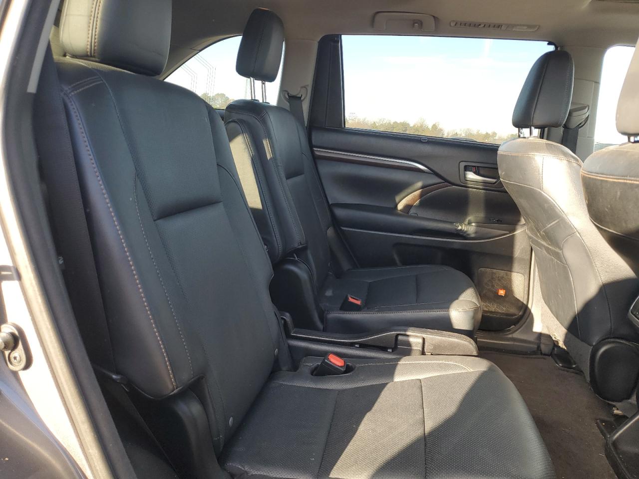 2015 Toyota Highlander - Image 11
