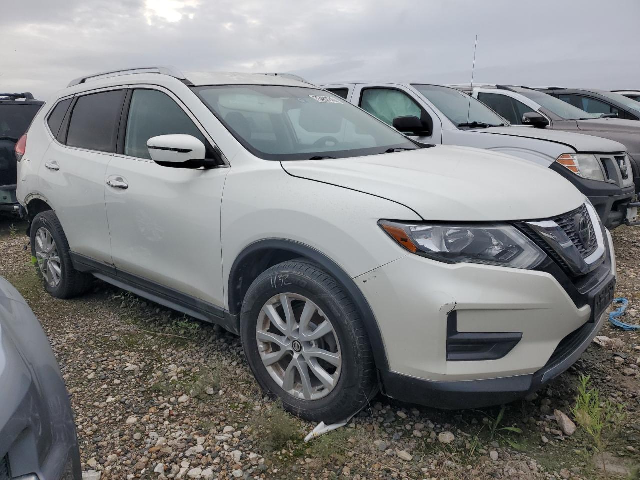 2017 Nissan Rogue - Image 4