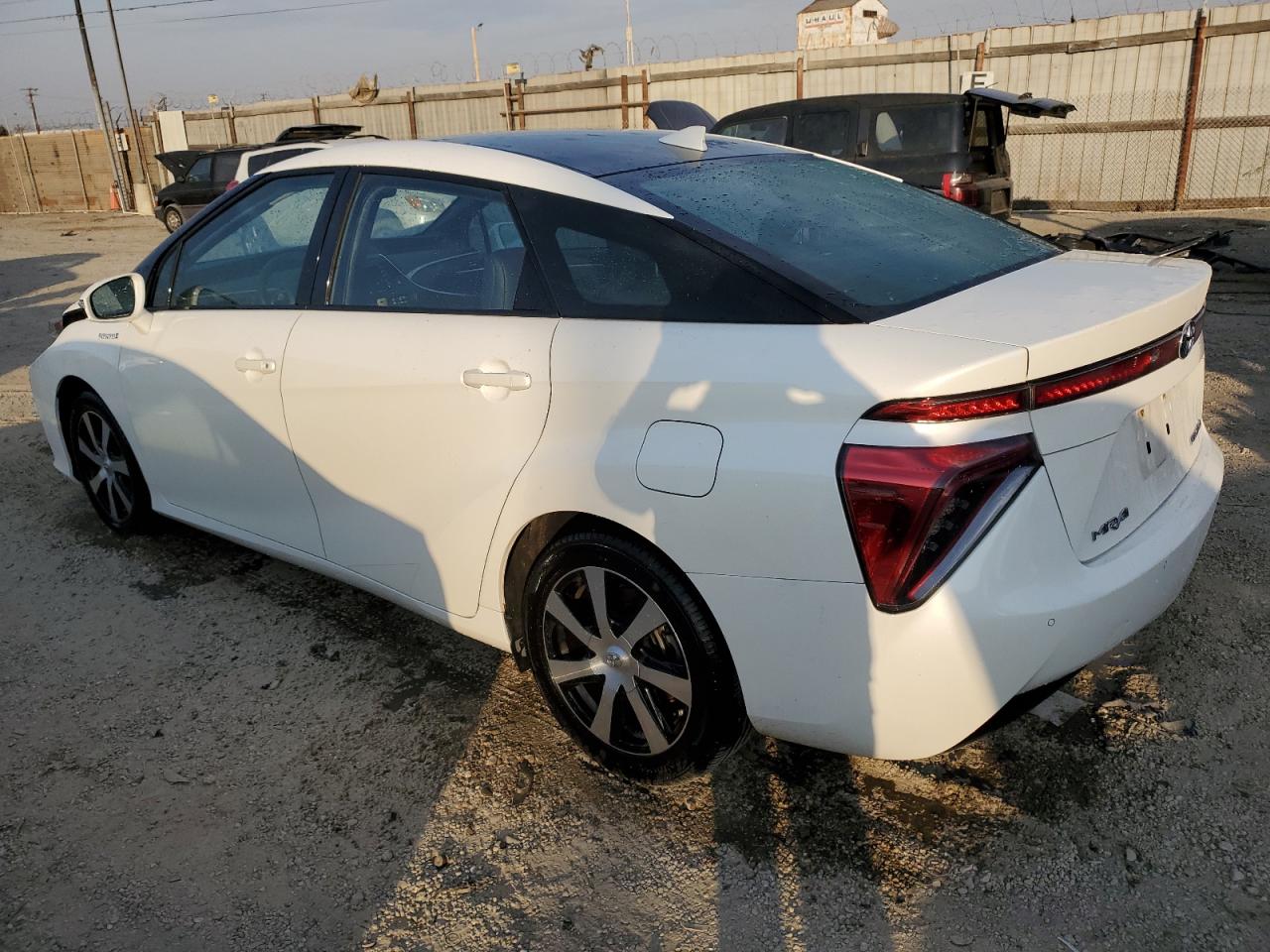 VIN JTDBVRBD3JA005087 2018 TOYOTA MIRAI no.2