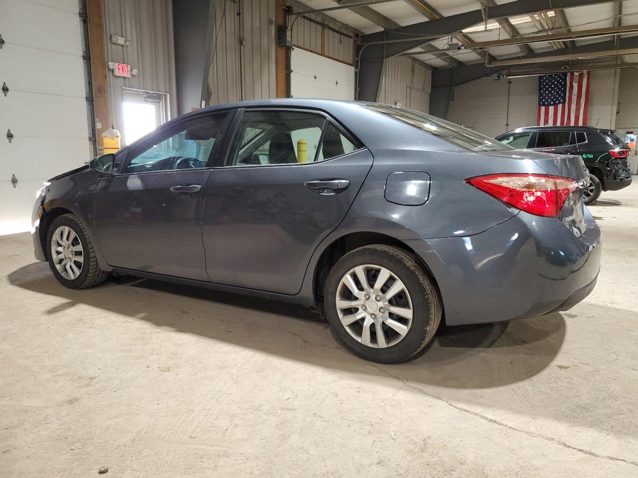 VIN 2T1BURHE0JC988177 2018 TOYOTA COROLLA no.2