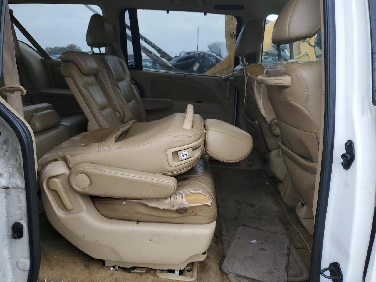 2010 Honda Odyssey - Image 11