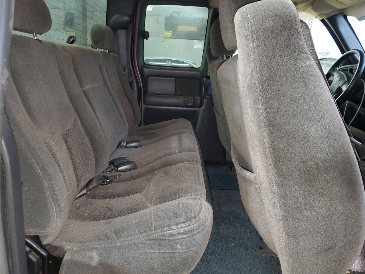 2004 Chevrolet Silverado - Image 11