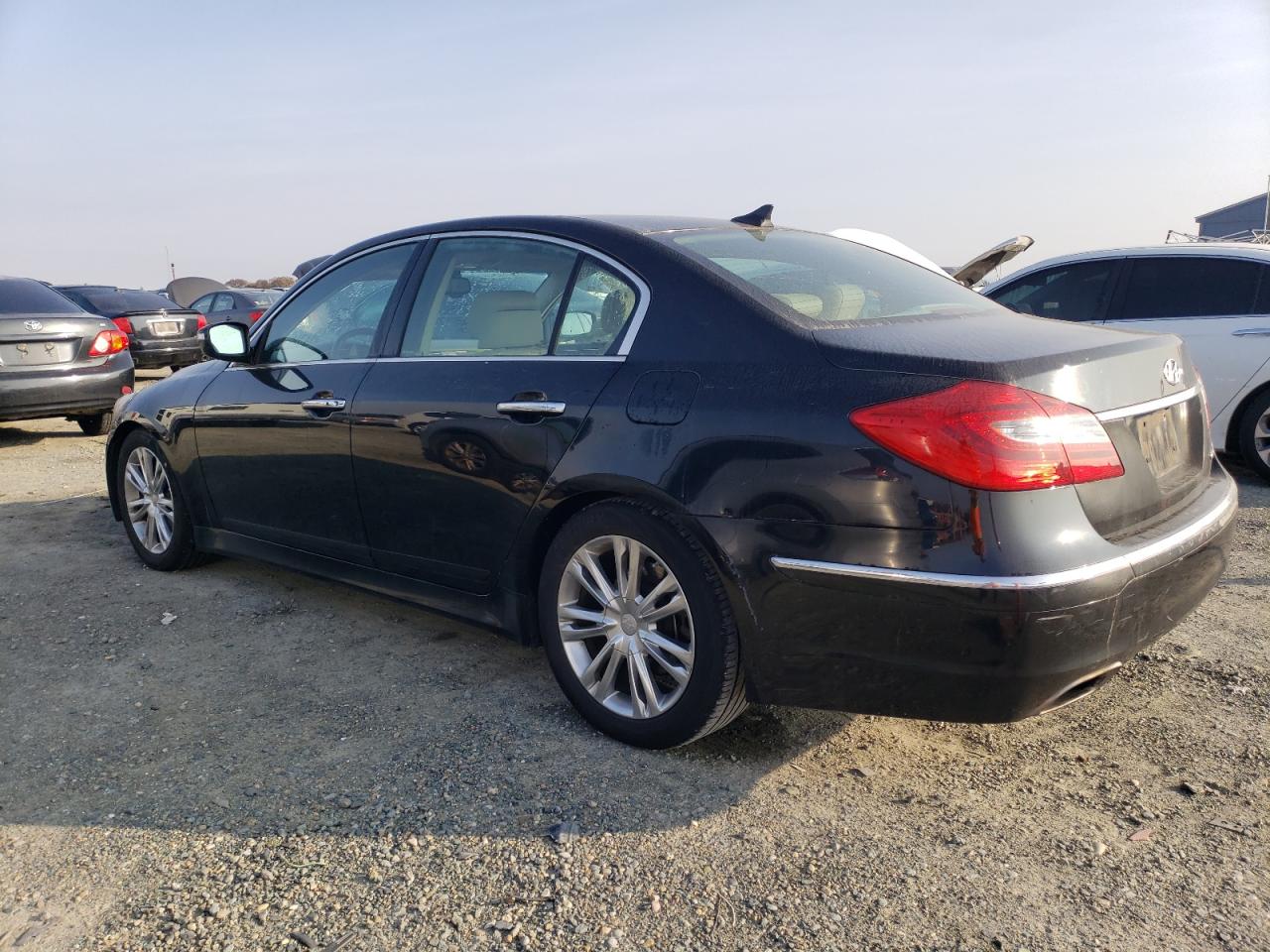 2013 Hyundai Genesis - Image 2