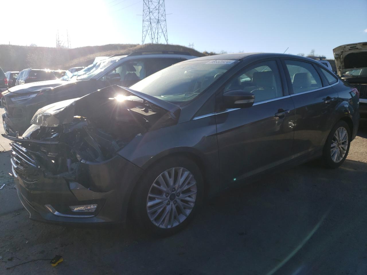 VIN 1FADP3J27JL261064 2018 FORD FOCUS no.1