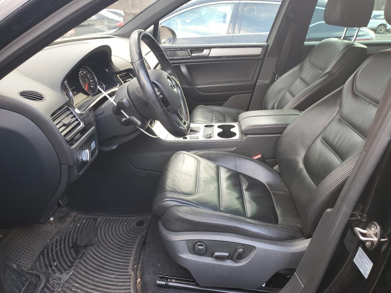 2014 Volkswagen Touareg - Image 7