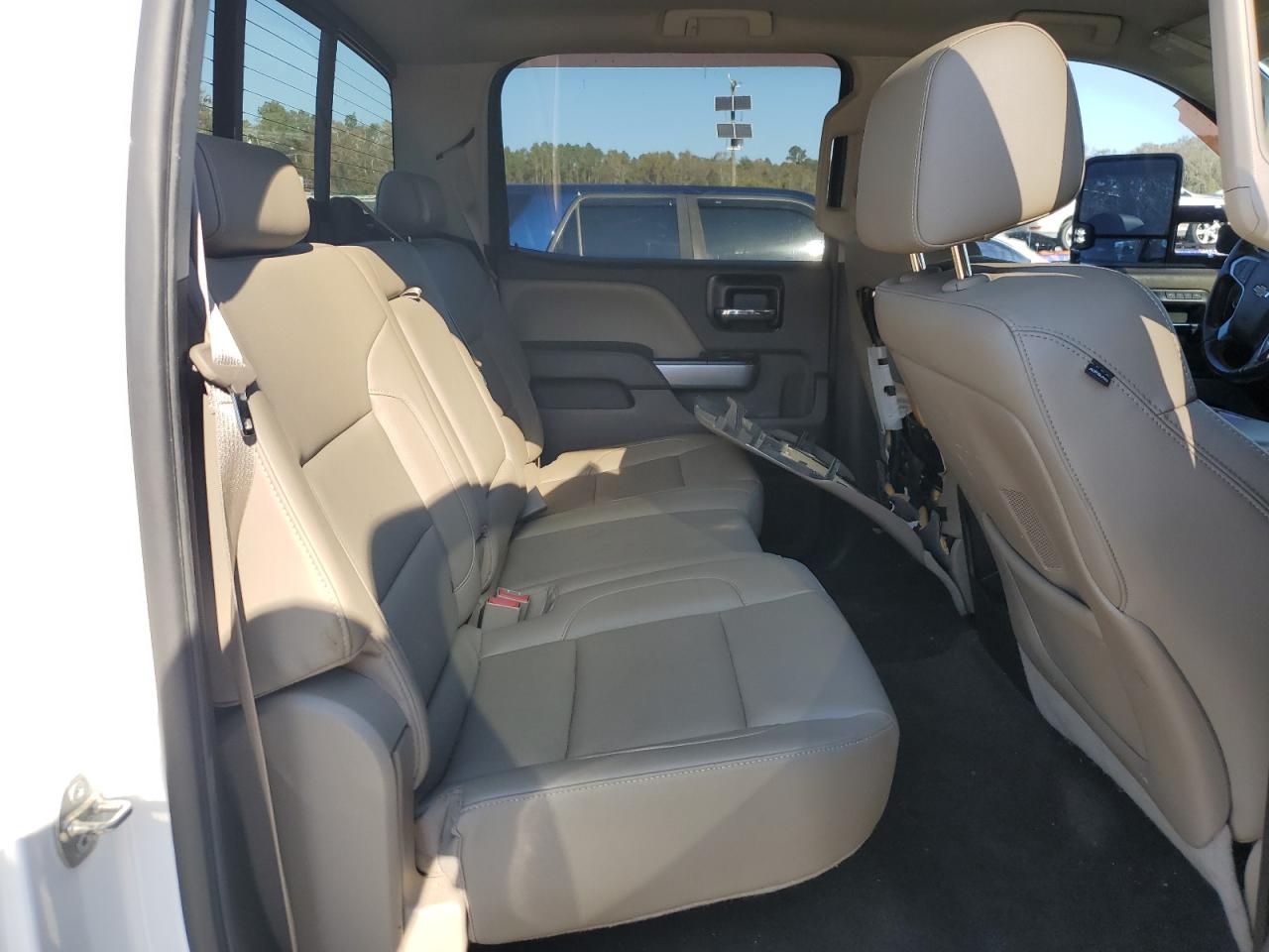 2015 Chevrolet Silverado - Image 10