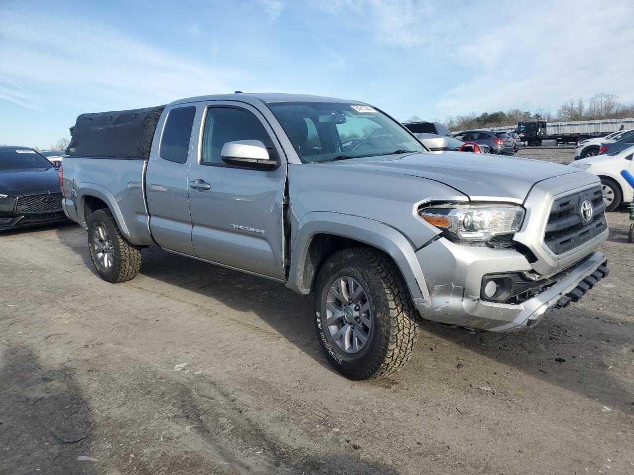 VIN 5TFSZ5AN2HX074738 2017 TOYOTA TACOMA no.4