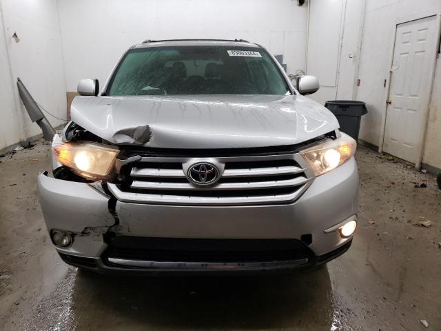  TOYOTA HIGHLANDER 2013 Сріблястий