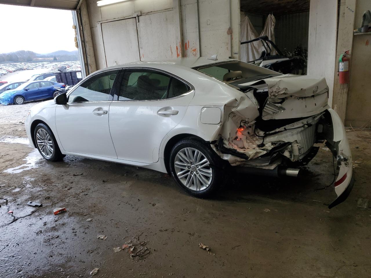 2014 Lexus ES - Image 2