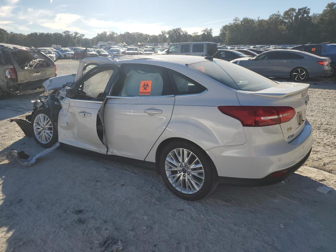 1FADP3J28JL220779 2018 FORD FOCUS - Image 2