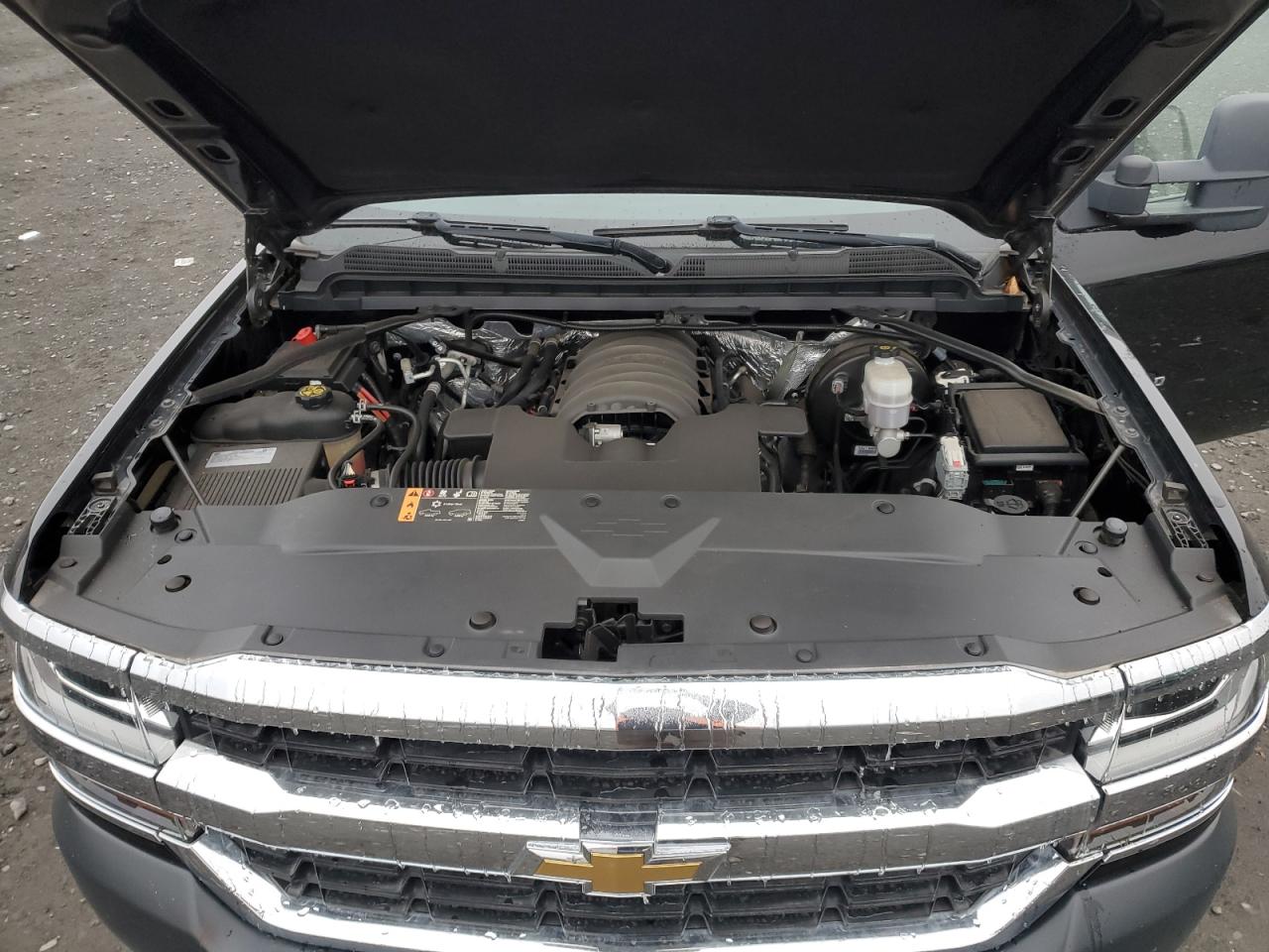 2018 Chevrolet Silverado - Image 11