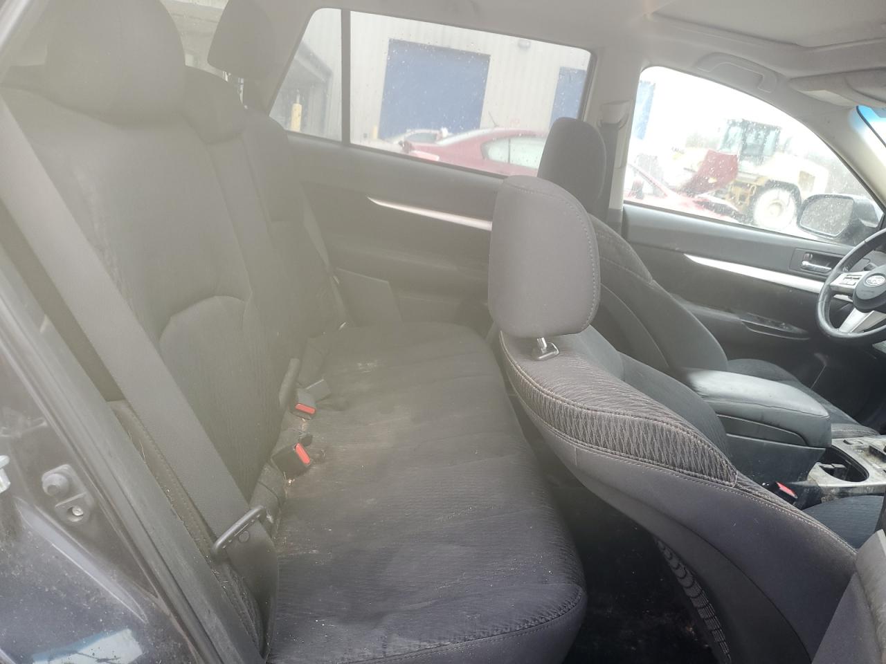 2010 Subaru Outback - Image 11