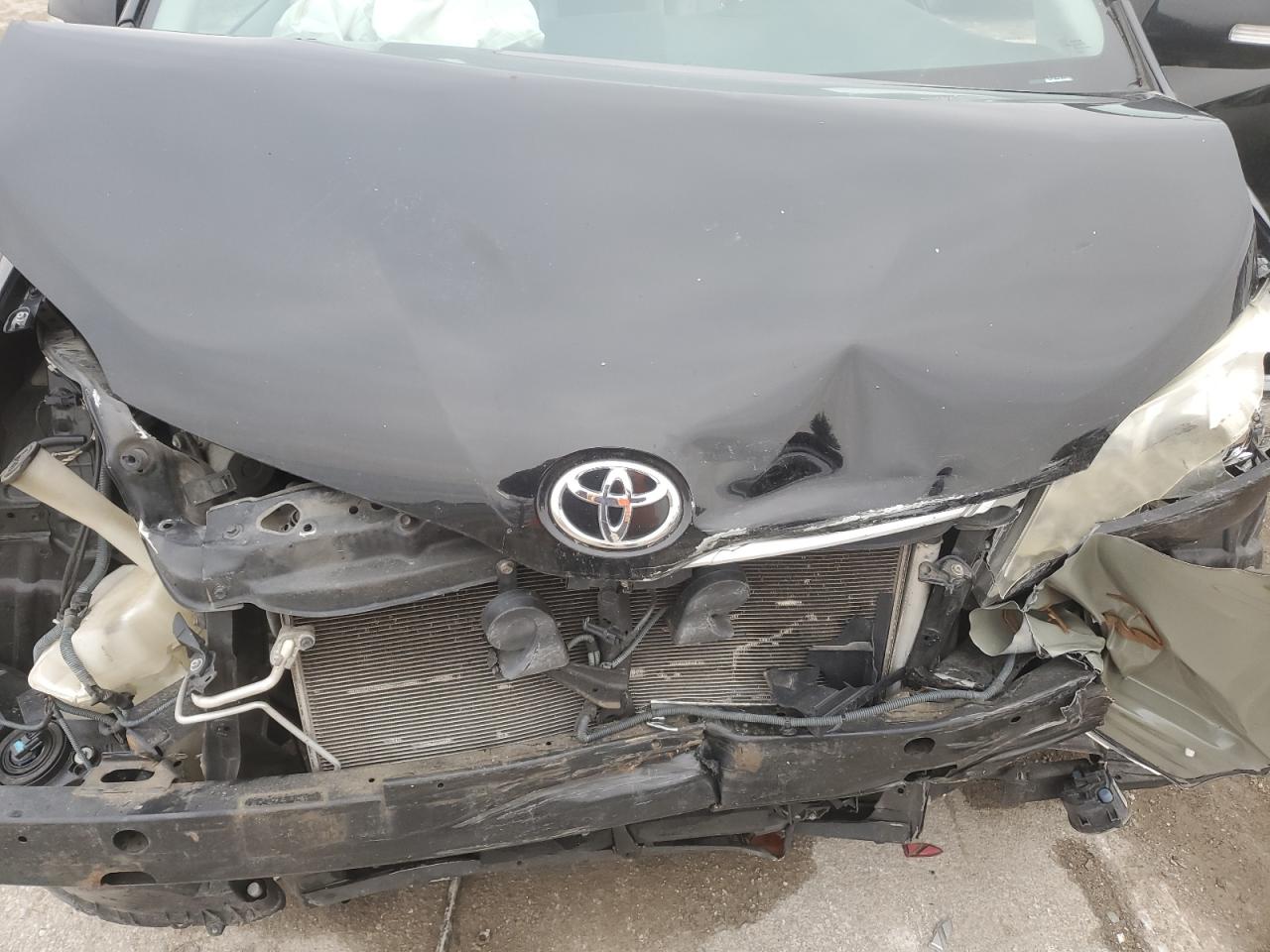 2013 Toyota Sienna - Image 14