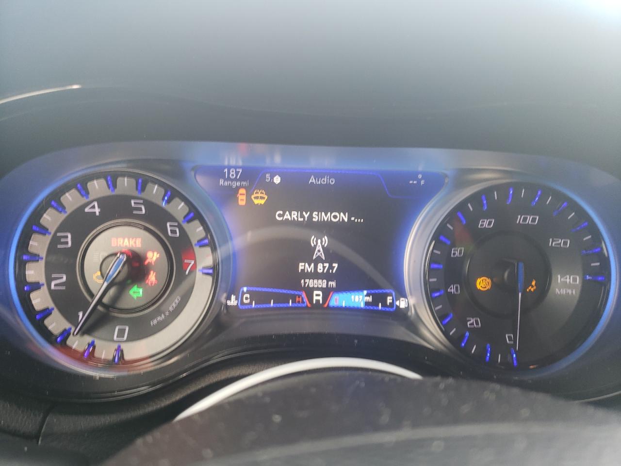 2019 Chrysler 300 - Image 9