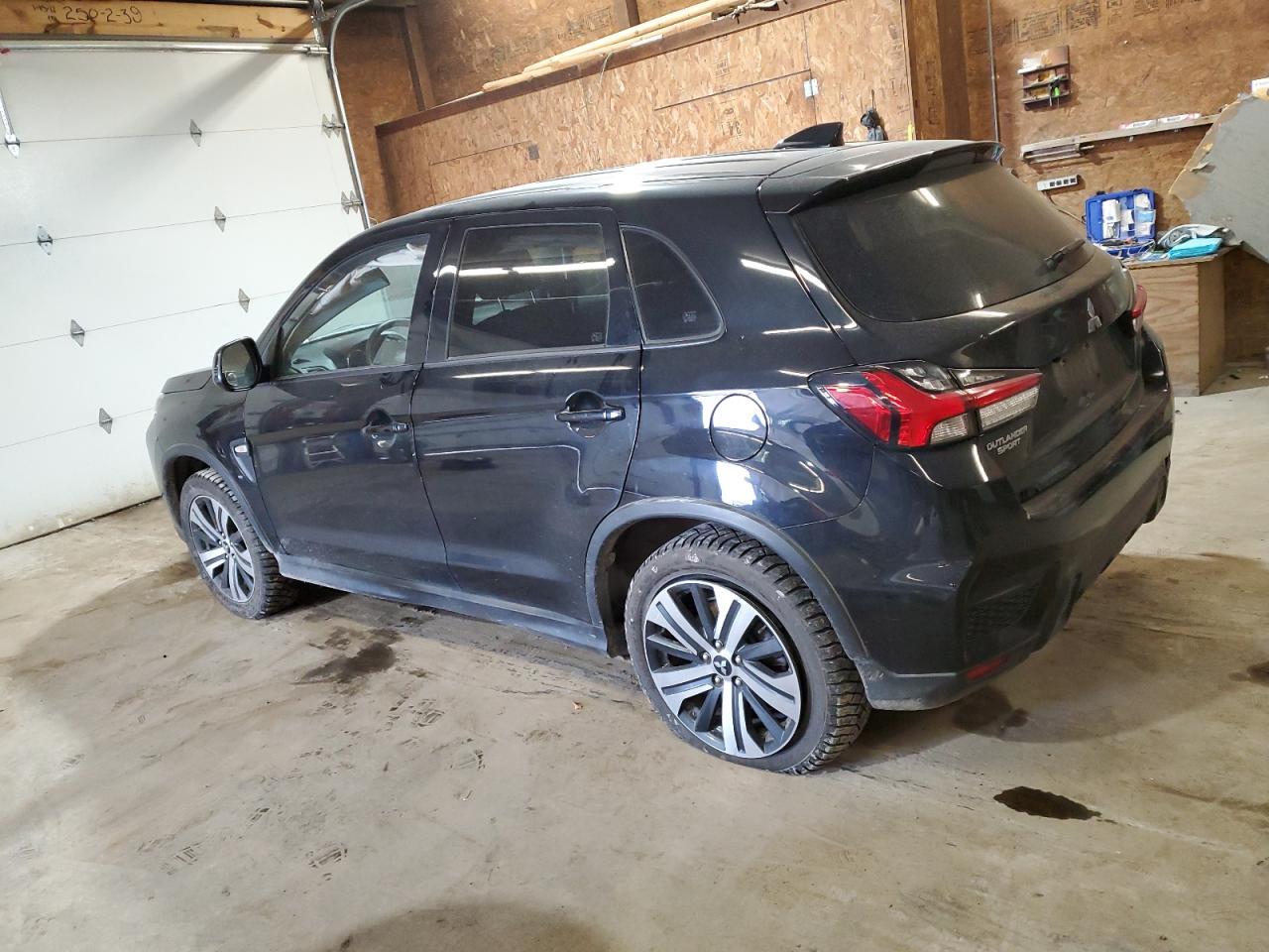 2020 Mitsubishi Outlander - Image 2
