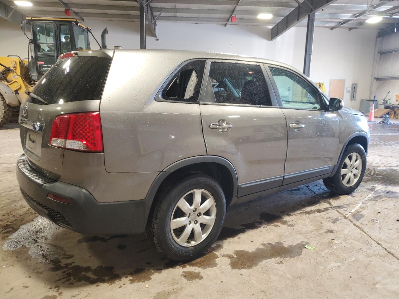 VIN 5XYKT3A11DG401534 2013 KIA SORENTO no.3