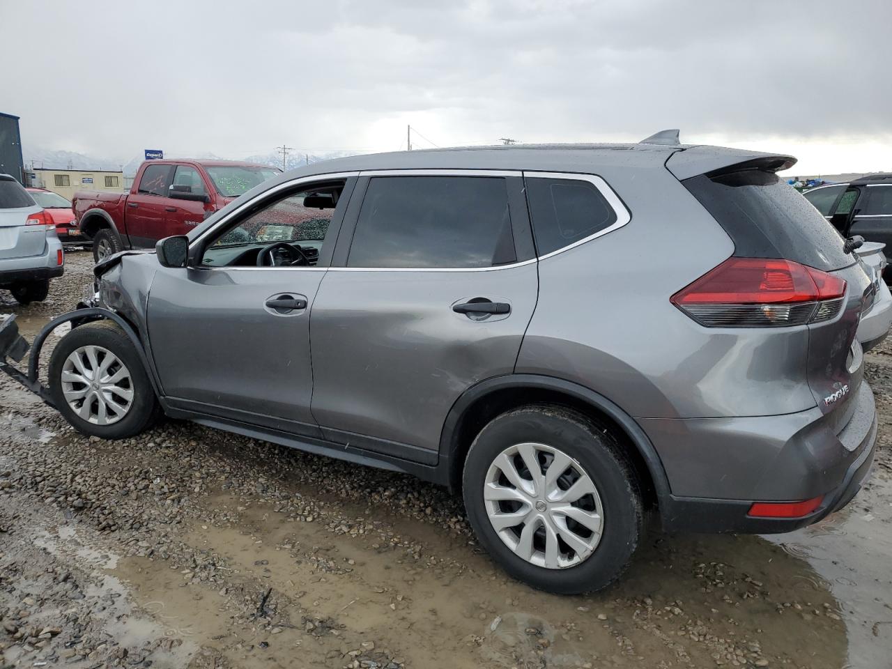 KNMAT2MV6JP516773 2018 NISSAN ROGUE - Image 2