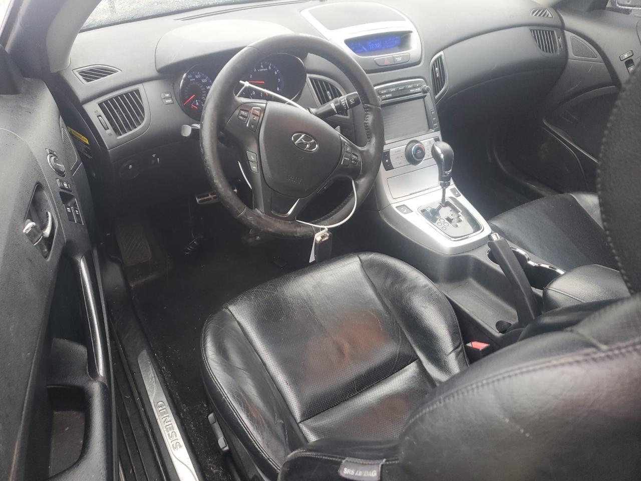 2011 Hyundai Genesis - Image 8