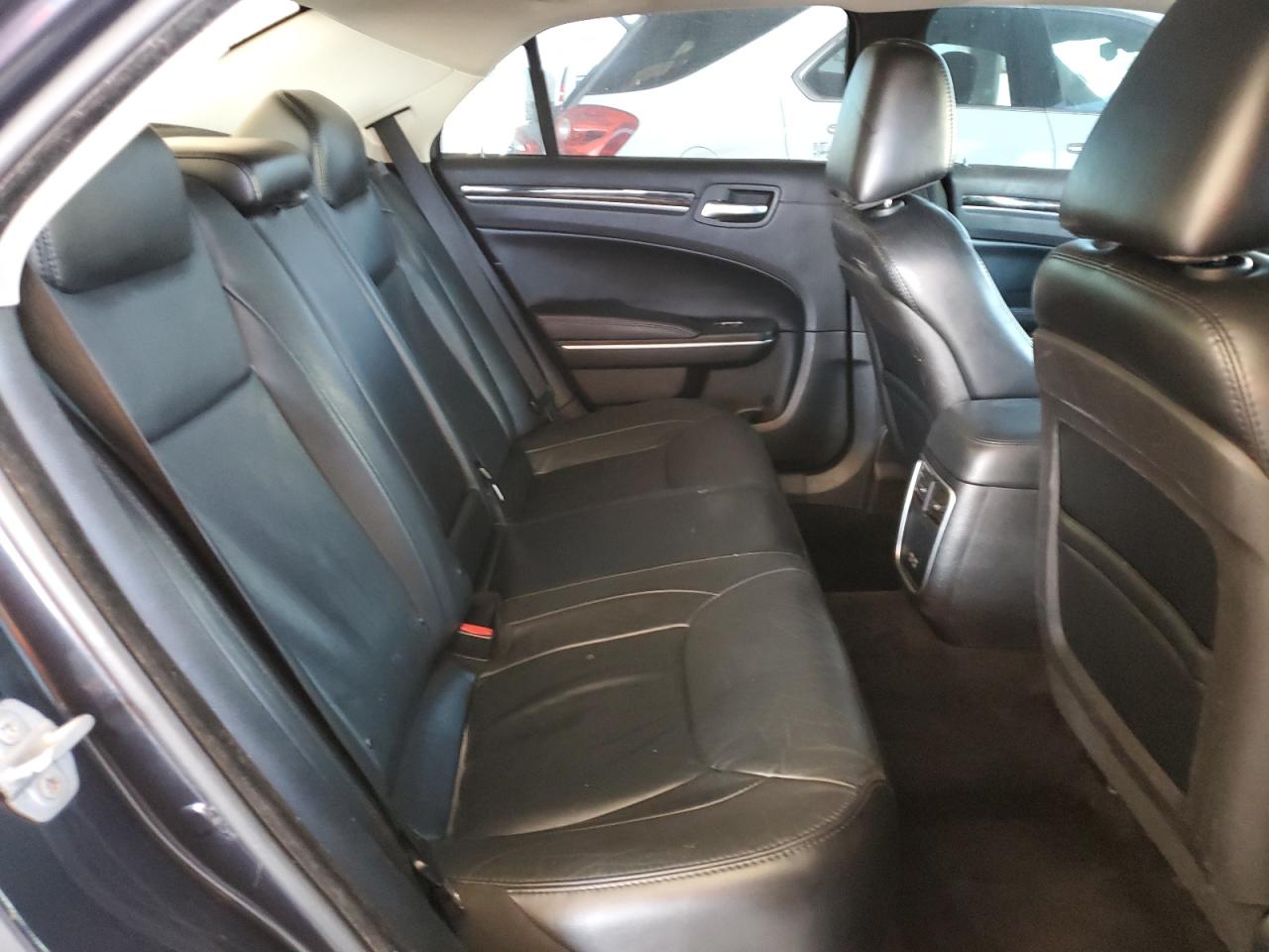 2015 Chrysler 300 - Image 10