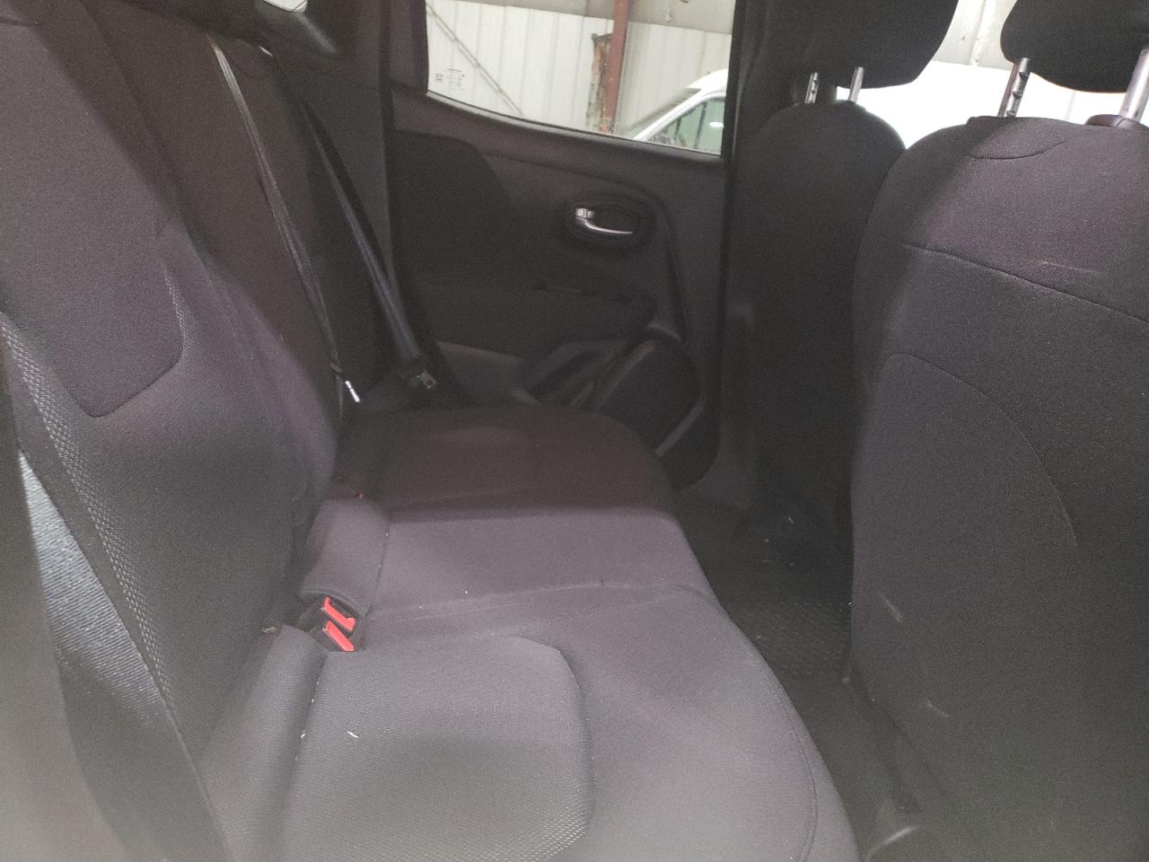 2021 Jeep Renegade - Image 11