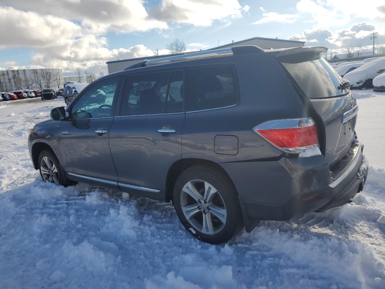 2011 Toyota Highlander - Image 2