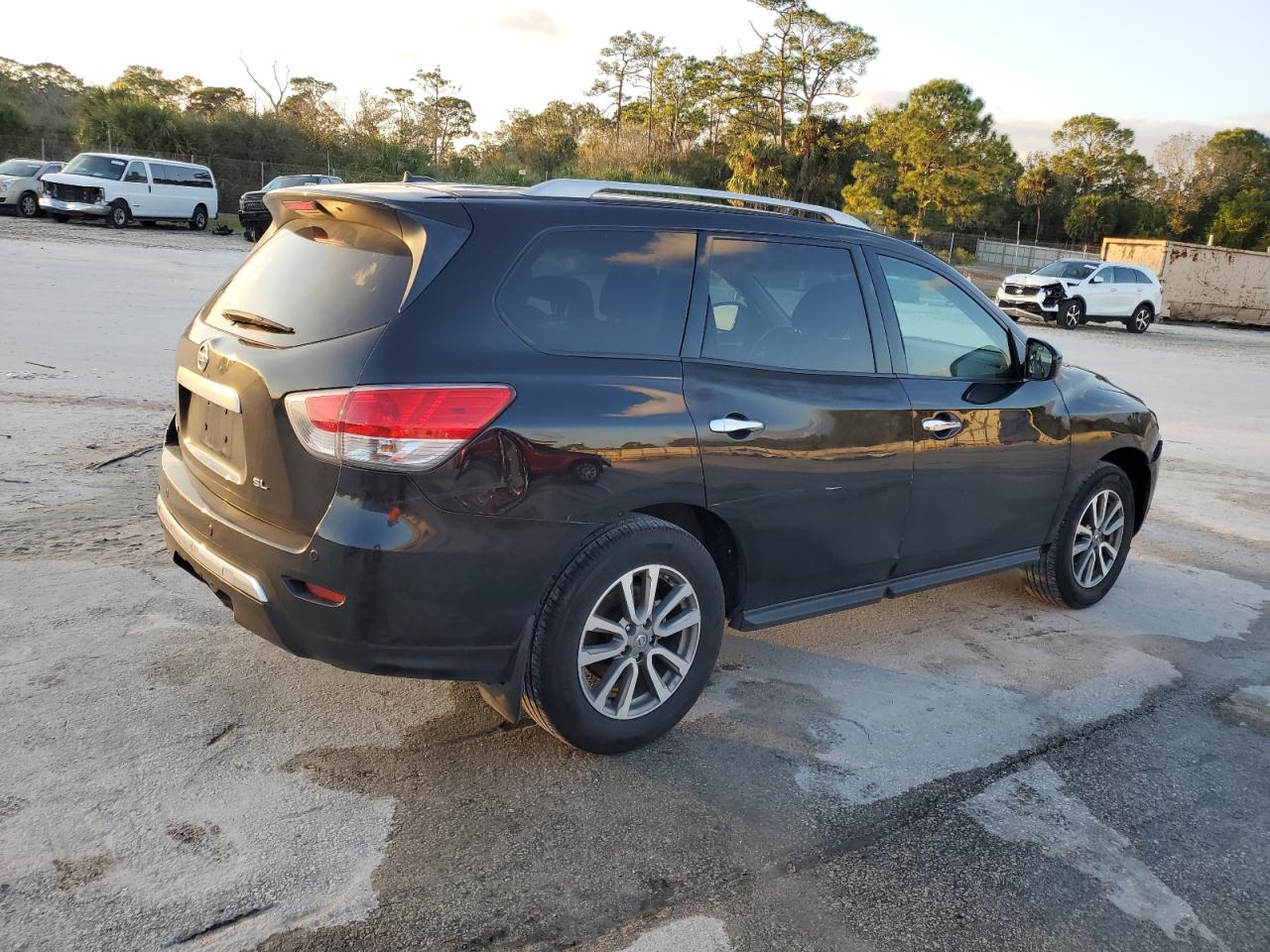 2015 Nissan Pathfinder - Image 3