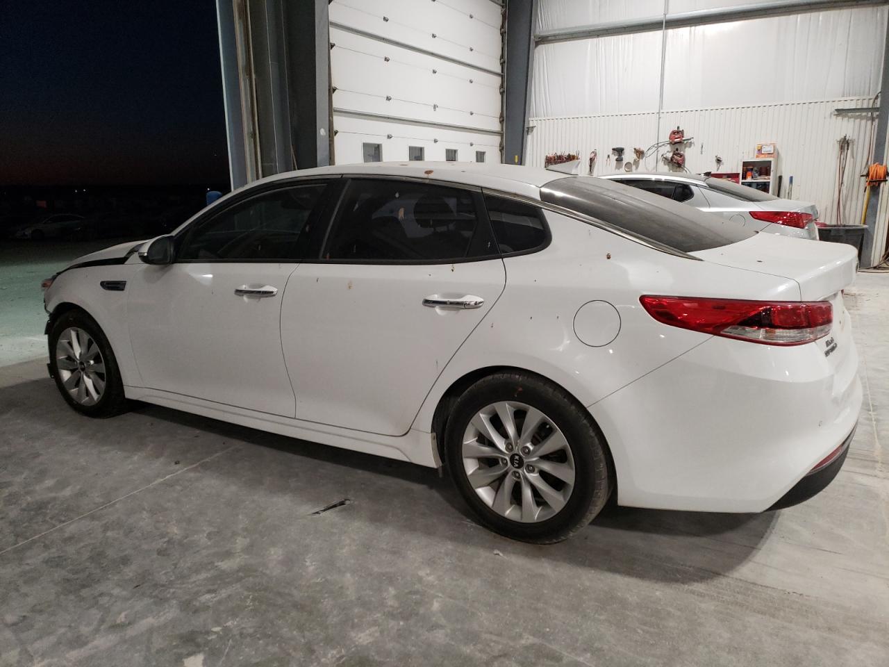 5XXGT4L34JG264065 2018 KIA OPTIMA - Image 2