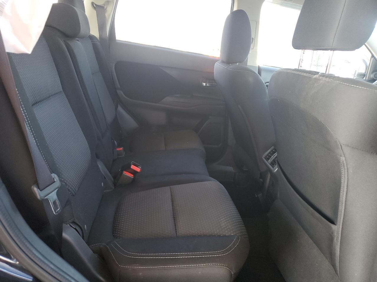 2019 Mitsubishi Outlander - Image 11