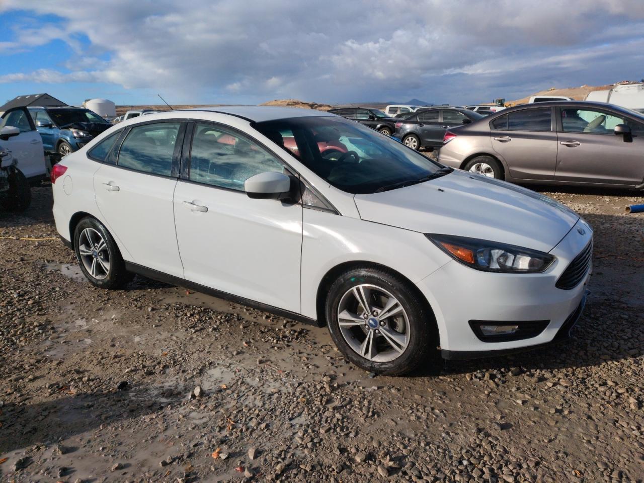 VIN 1FADP3FE8JL223555 2018 FORD FOCUS no.4