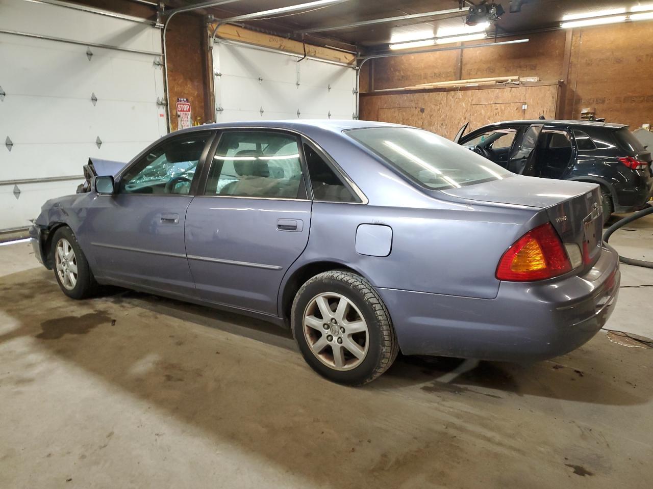 2000 Toyota Avalon - Image 2