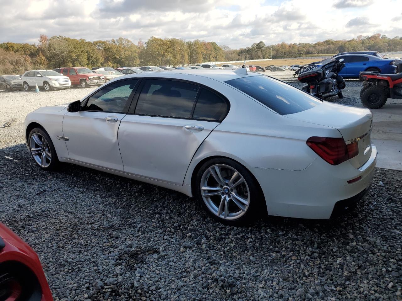 VIN WBAYE8C53DDE22353 2013 BMW 7 SERIES no.2