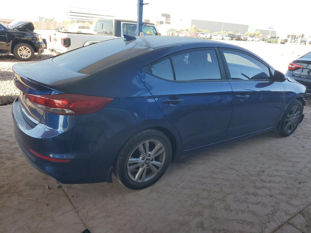 VIN 5NPD84LF8HH084777 2017 HYUNDAI ELANTRA no.3