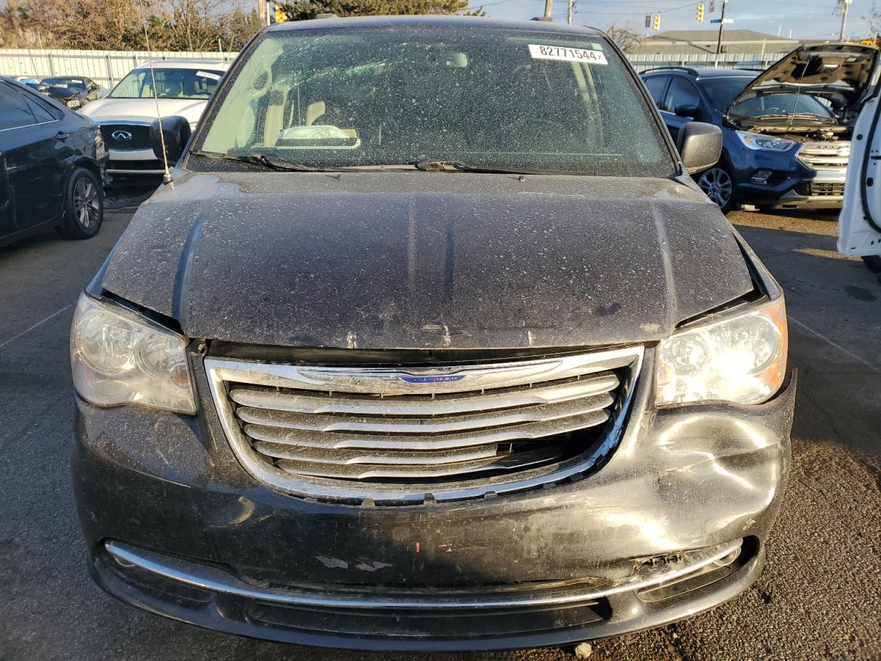 2014 Chrysler Town & Country - Image 5