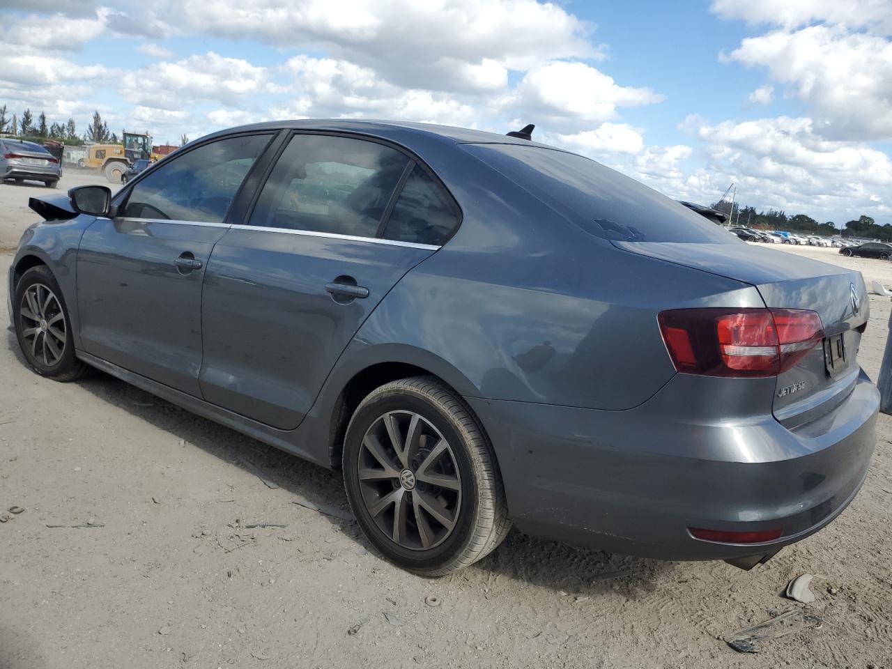 3VWDB7AJ8JM247466 2018 VOLKSWAGEN JETTA - Image 2
