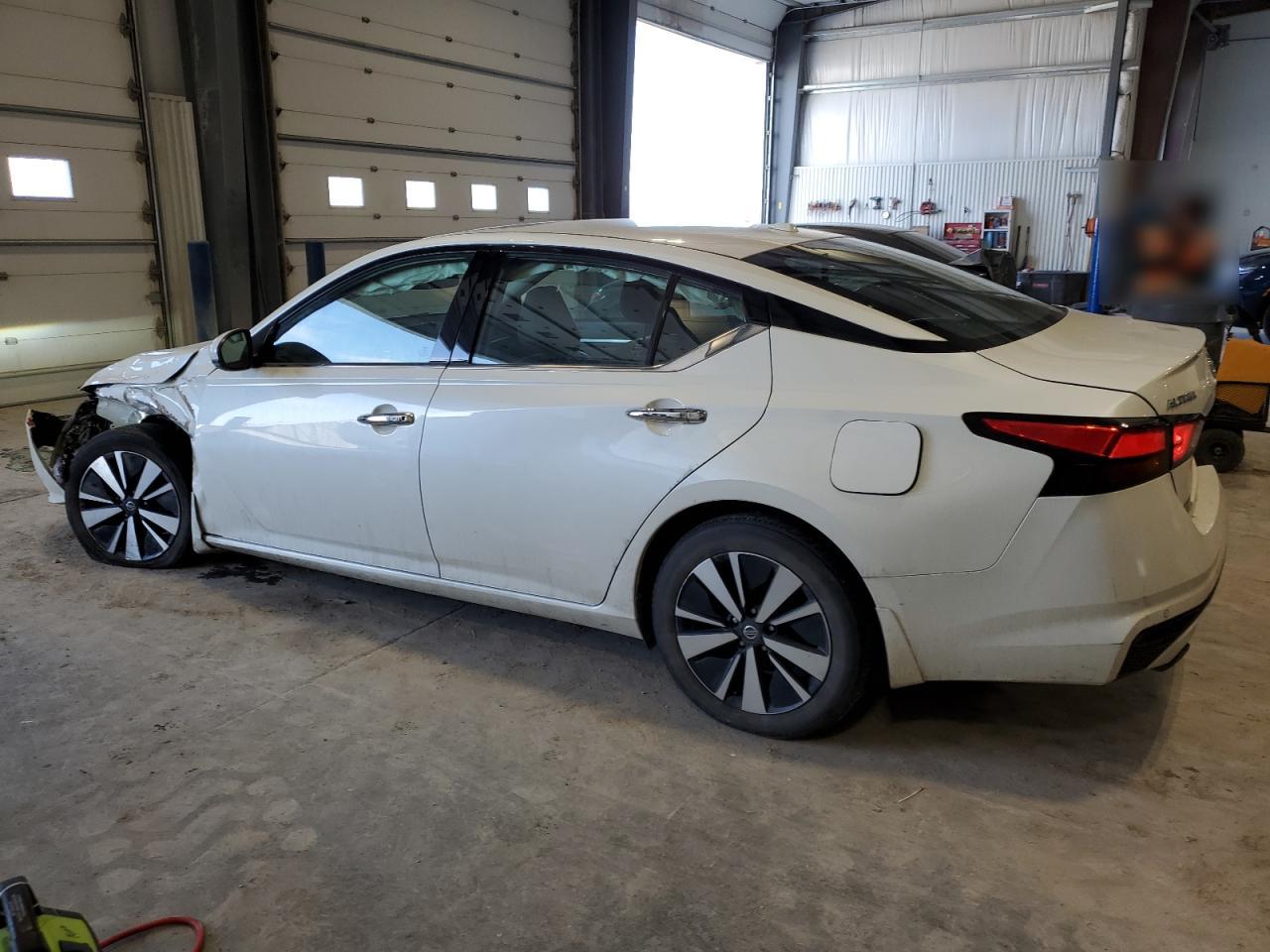 2020 Nissan Altima - Image 2