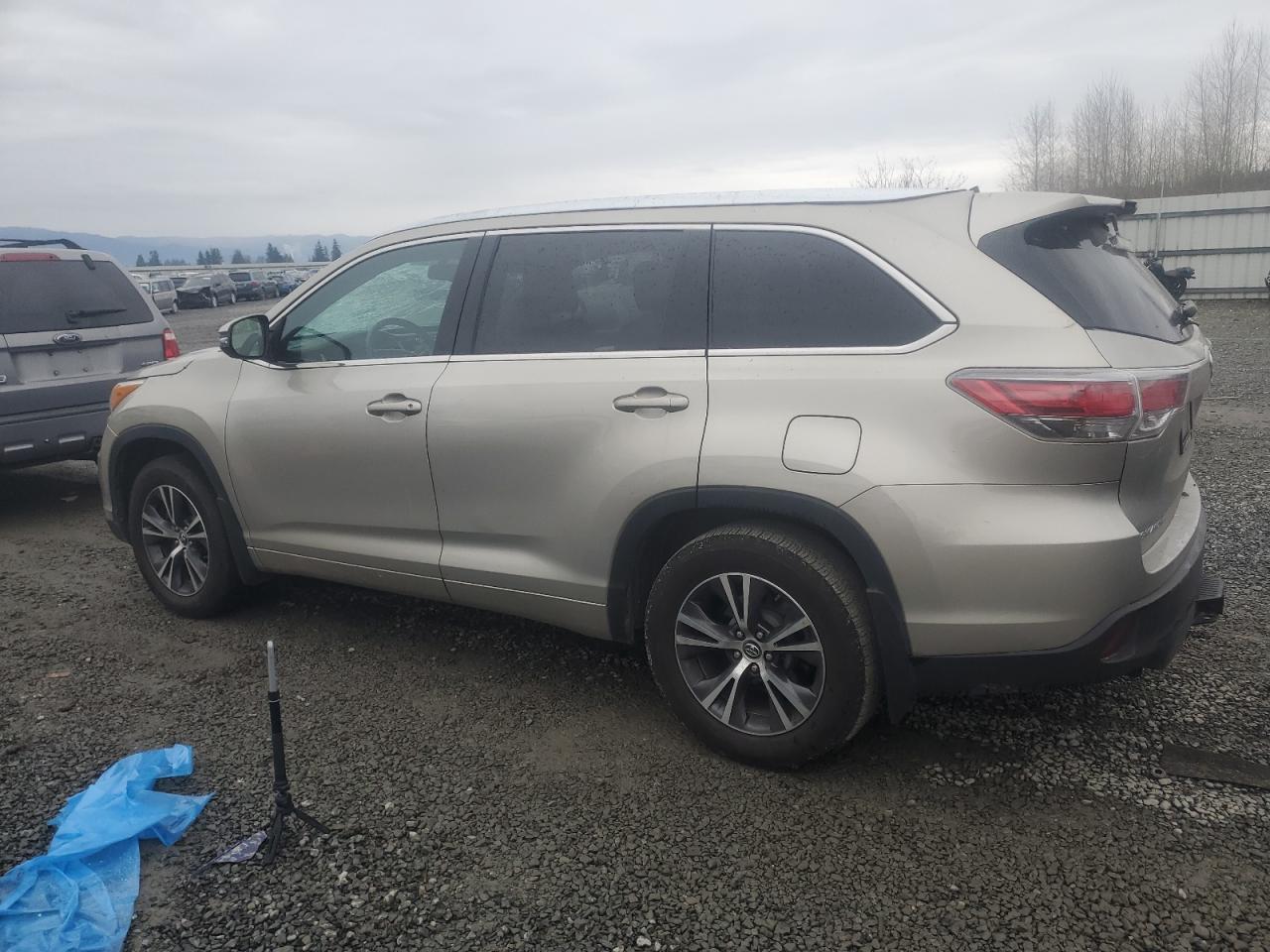 2016 Toyota Highlander - Image 2