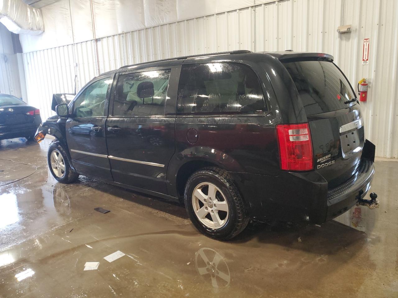 2010 Dodge Caravan - Image 2