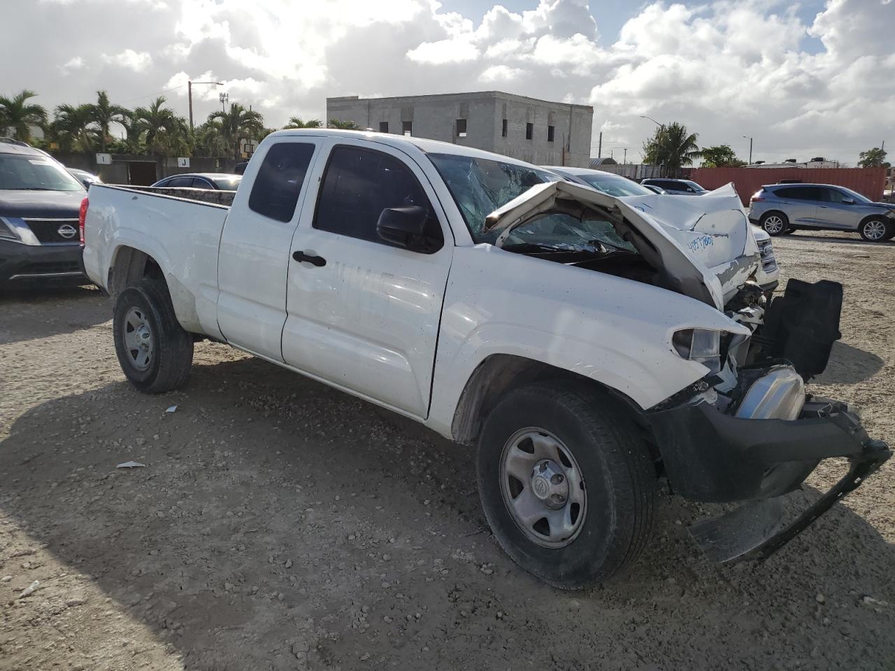 VIN 5TFRX5GN1HX088593 2017 TOYOTA TACOMA no.4