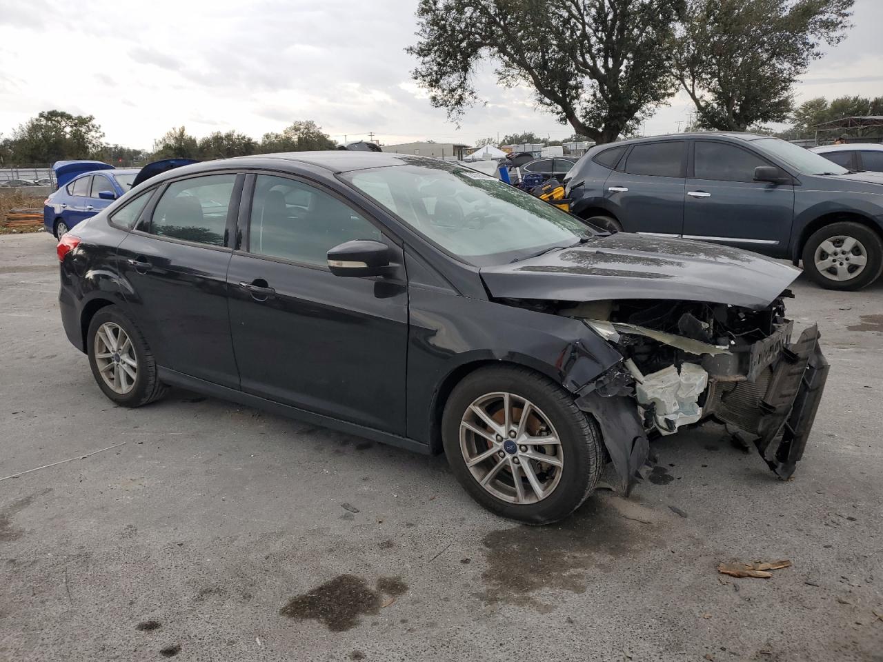 VIN 1FADP3F20HL215515 2017 FORD FOCUS no.4