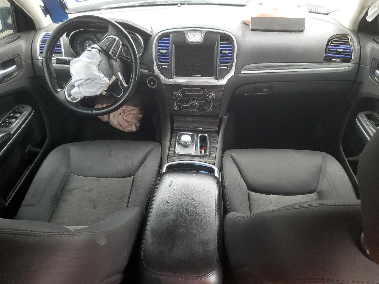 2020 Chrysler 300 - Image 8