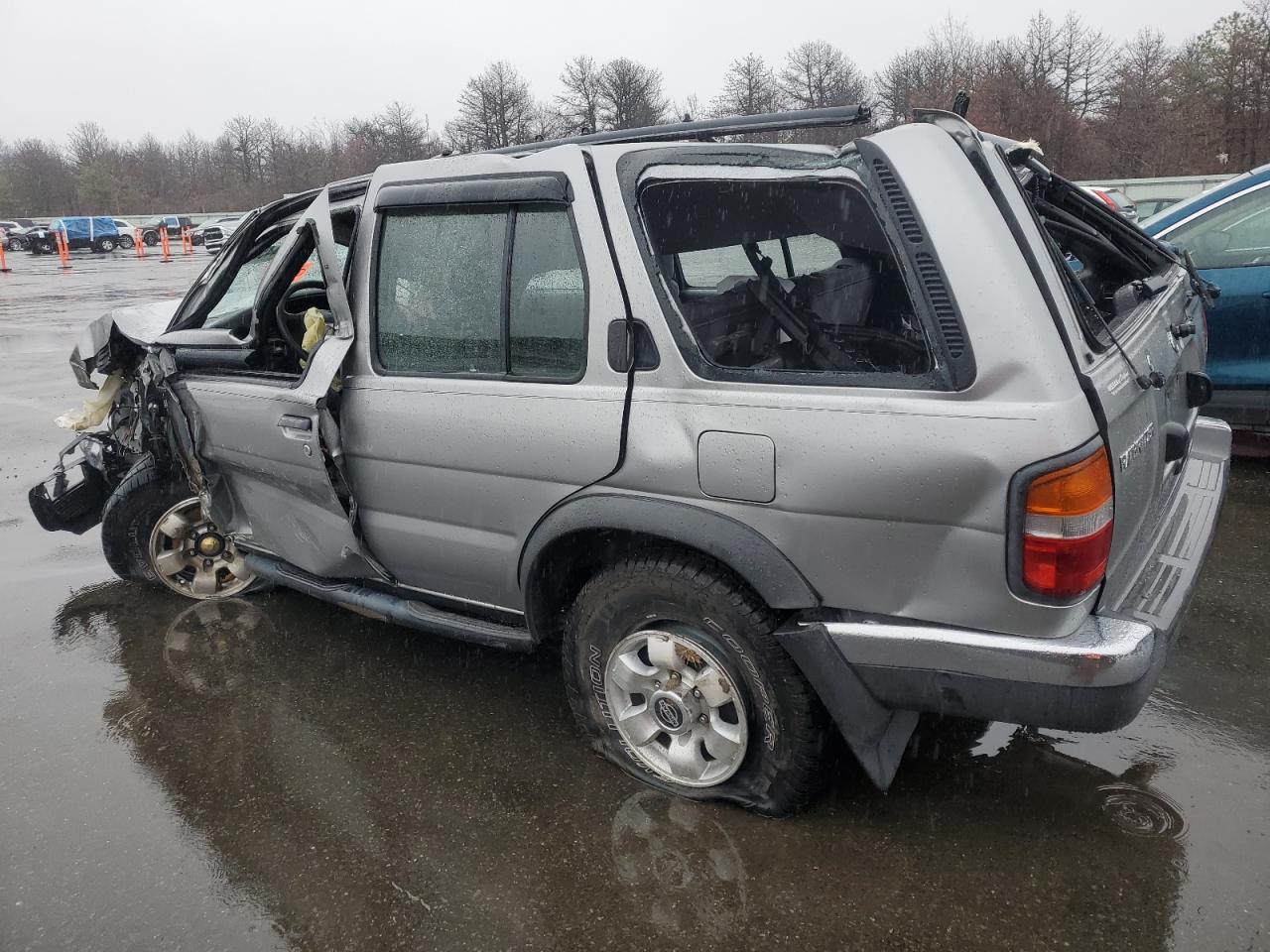 1998 Nissan Pathfinder - Image 2