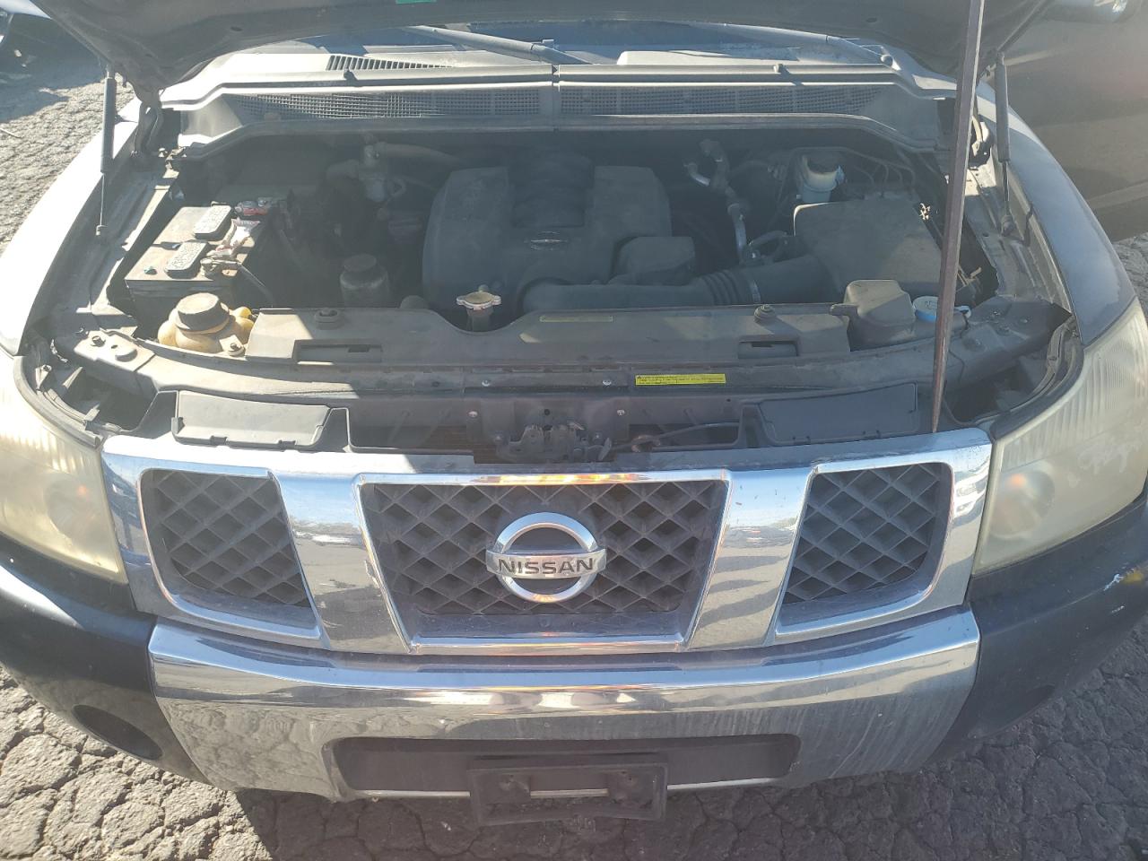 2004 Nissan Titan - Image 11