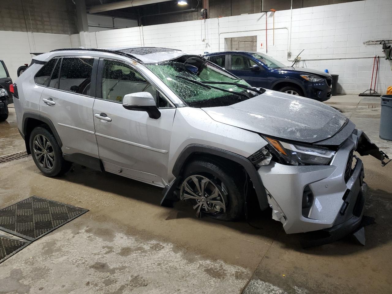 2024 Toyota RAV 4 - Image 4