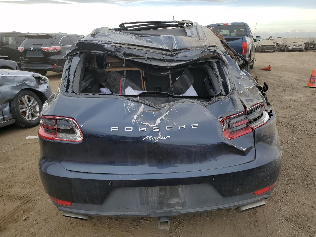 2017 Porsche Macan - Image 6