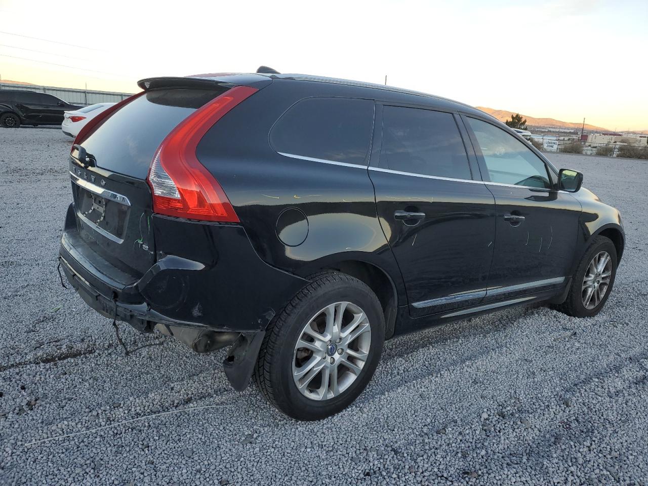 2016 Volvo XC60 - Image 3