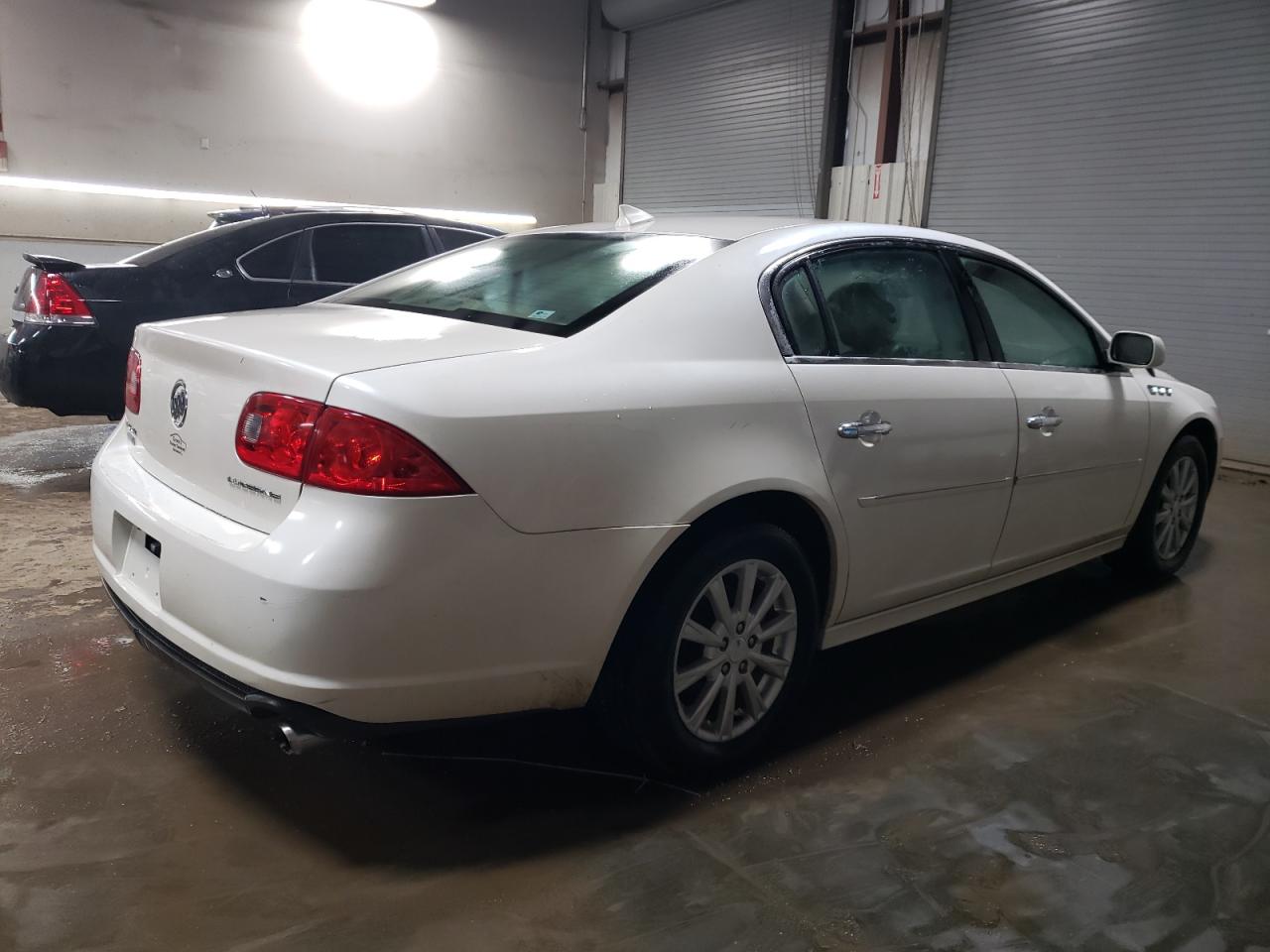 2010 Buick Lucerne - Image 3
