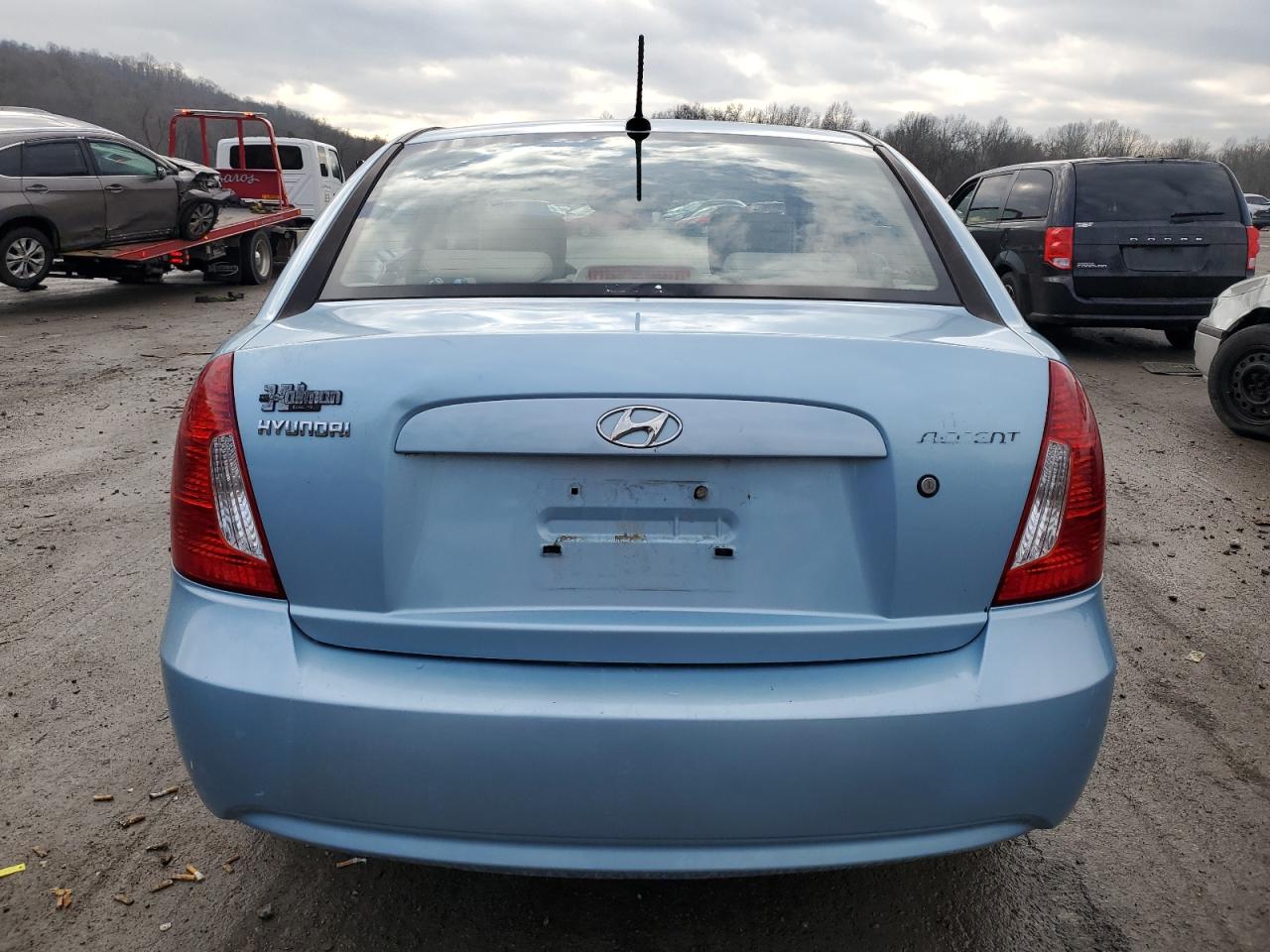 2011 Hyundai Accent - Image 6